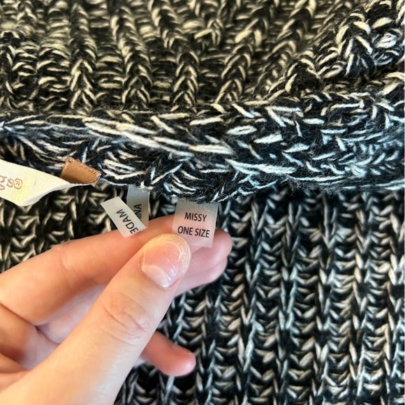 Women’s Oversized Soft Surroundings Black & White Knit Shawl Sweater One Size - Picture 12 of 14